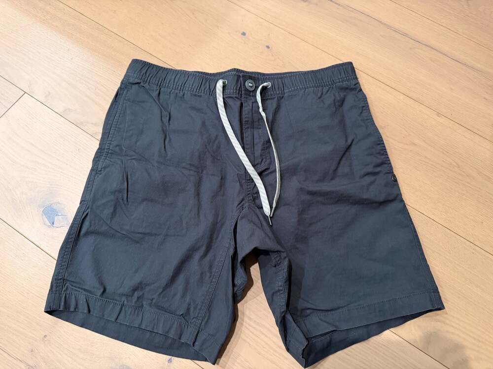 Vuori Large Black Elastic Waist Drawstring Shorts